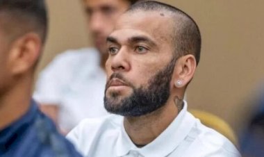 Julgamento de Daniel Alves: Juíza nega suspensão, mas permite que jogador seja o último a depor