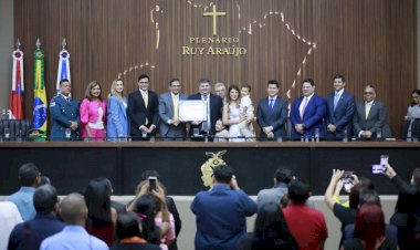 Promotor Alessandro Gouveia recebe Título de Cidadão do Amazonas na Aleam, por meio do deputado João Luiz