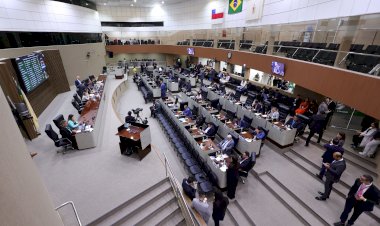 Vereadores de Manaus debatem 25 projetos no plenário Adriano Jorge, nesta segunda-feira (22/04)