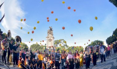Ato Público do ‘Ei, Te Orienta’, promovido pelo deputado João Luiz leva multidão ao Largo de São Sebastião