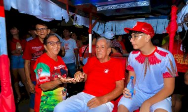 Garantido lota ruas de Parintins para festejar os namorados e celebrar Santo Antônio