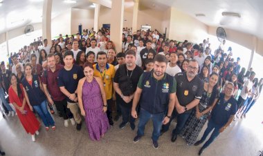 Palestras do ‘Ei, Te Orienta’ e sobre 'Crimes Virtuais' são levadas para escola na Zona Norte de Manaus, por iniciativa do deputado João Luiz