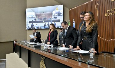 Presidente Roberto Cidade comanda votação que aprovou diretrizes do PLDO 2025