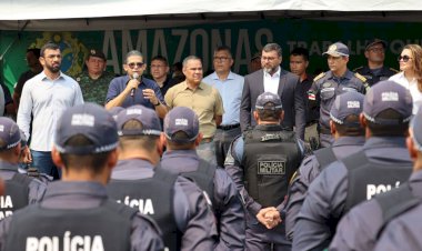 Deputado João Luiz participa da apresentação dos mil novos alunos soldados da Polícia Militar com governador Wilson Lima