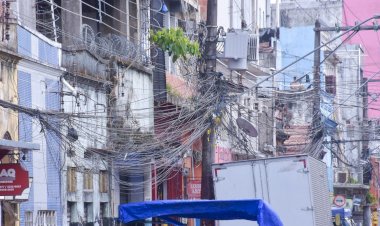 Lei do deputado João Luiz, que dispõe sobre alinhamento e retirada de fios em desuso e desordenados, não é cumprida em algumas ruas de Manaus