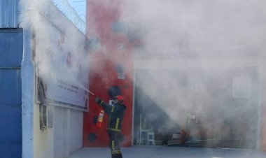 Em ação rápida, bombeiros impedem propagação de incêndio em papelaria no bairro Praça 14