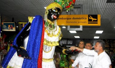 Chegada da boneca Kamélia abre oficialmente o Carnaval de Manaus neste sábado (04)