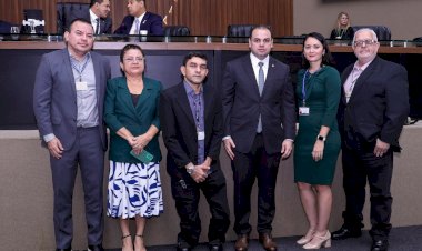 Presidente Roberto Cidade assina portaria que cria Comissão Especial para condução do concurso público da Aleam