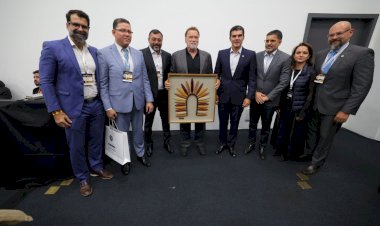 Governador Wilson Lima apresenta a Arnold Schwarzenegger papel estratégico do Amazonas na agenda climática global e na defesa dos povos da floresta