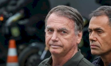 Após retirada de lesões da pele, Bolsonaro volta à prisão domiciliar