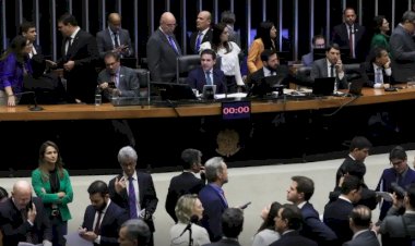 Câmara derruba voto secreto em PEC da Blindagem por falta de quórum