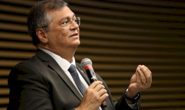 Dino determina que PF investigue conduta de Bolsonaro durante pandemia