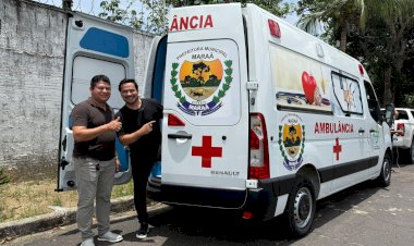 Capitão Alberto Neto faz entrega de ambulância para o município de Maraã