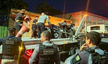 Detran-AM e PMAM ‘desmontam’ adega e removem 120 motocicletas irregulares, na zona norte de Manaus