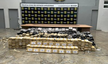 Polícia Militar do Amazonas apreende mais de uma tonelada de entorpecentes em micro-ônibus na AM-010