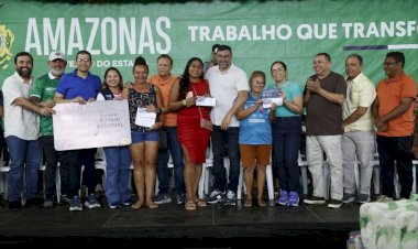 Em Rio Preto da Eva, governador Wilson Lima entrega cartões do Auxílio Estadual e novos equipamentos para o setor primário