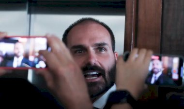 PF determina retorno imediato de Eduardo Bolsonaro a cargo de escrivão