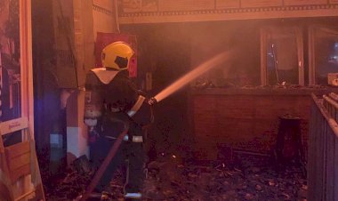 Bombeiros combatem incêndio em bar no bairro Nossa Senhora das Graças