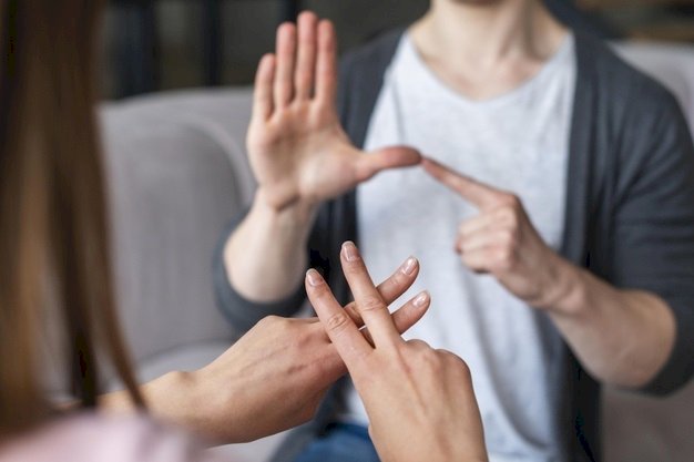 Palestras debatem a educação e mercado de trabalho para surdos