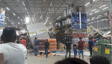 Prateleiras desabam em mercado e deixam um morto e feridos em São Luís