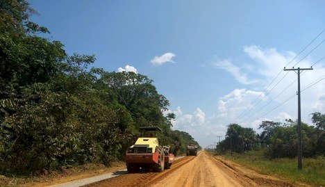 BR-319/AM: rodovia recebe serviços de manutenção visando boa trafegabilidade