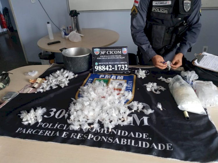 Polícia prende jovens na invasão Coliseu com mais de 300 trouxinhas de drogas