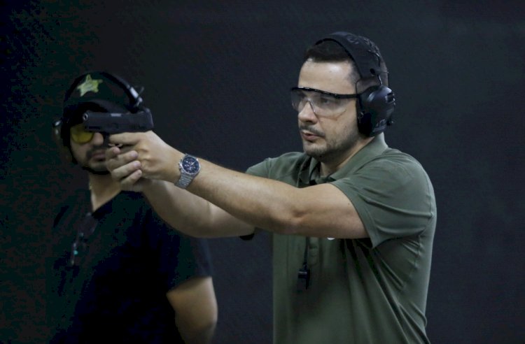 “É assim que vamos treinar nossa Guarda Municipal Armada e vencer a criminalidade”, diz Alberto Neto em Clube de Tiro