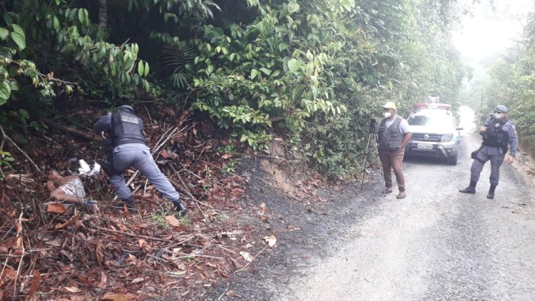 Corpo de homem é achado em matagal na AM-010