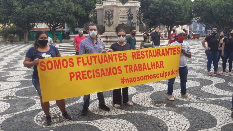 Empresários fazem protesto no Largo de São Sebastião contra Decreto do Governo