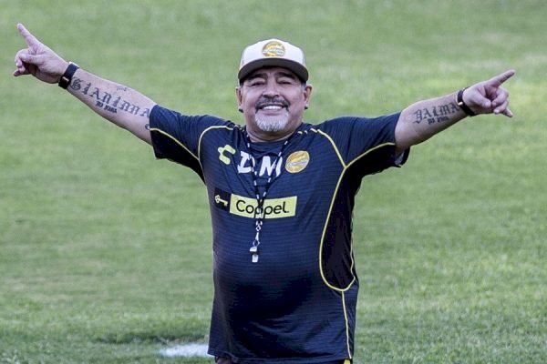 Diego Maradona morre aos 60 anos