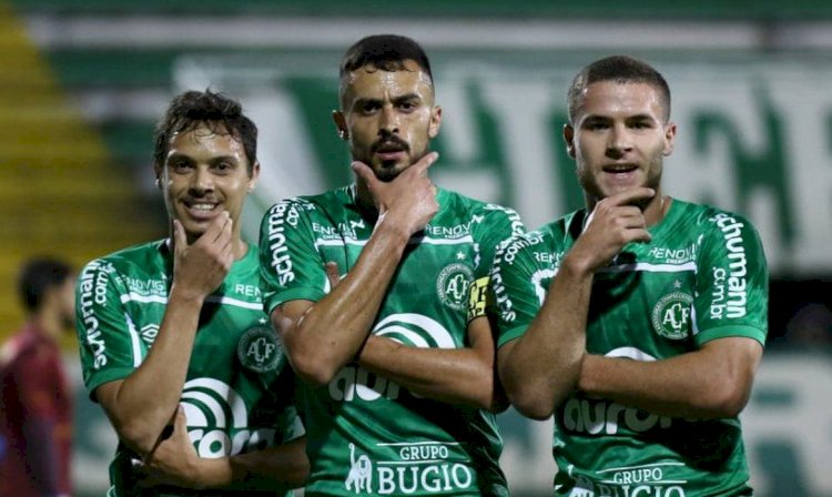 Chapecoense vence mais uma e mantém liderança na Série B