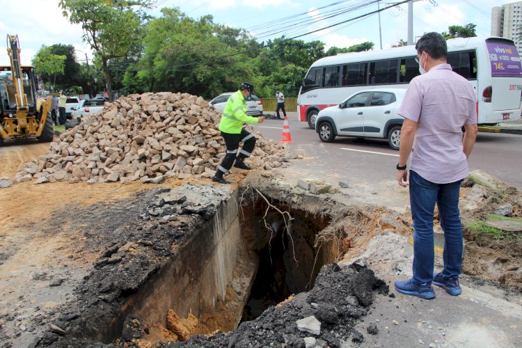 David Almeida anuncia trabalho 24 horas para recuperar trecho da avenida Djalma Batista que cedeu