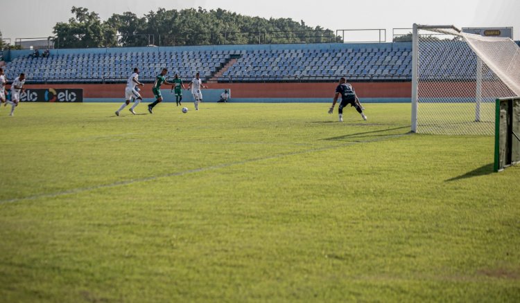 Com três gols de Vanilson, Manaus vence Jaraguá e avança na Copa do Brasil