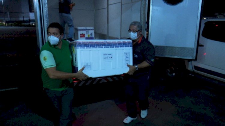 Governo do Amazonas recebe lote com 14.700 doses de vacina contra a Covid-19