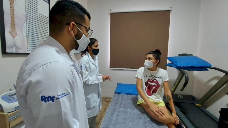 Em ação solidária, alunos de fisioterapia atendem pacientes com sequelas motoras e de pós-Covid-19