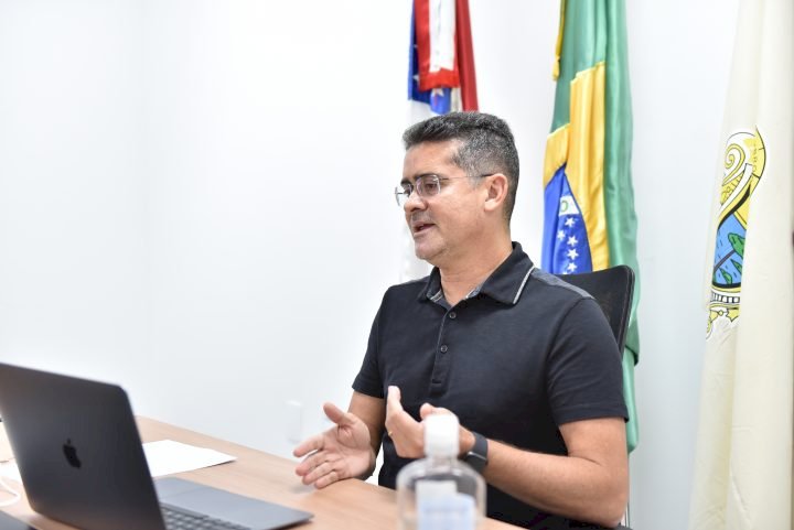 David Almeida vistoria construção da ‘feira flutuante’ da Manaus Moderna