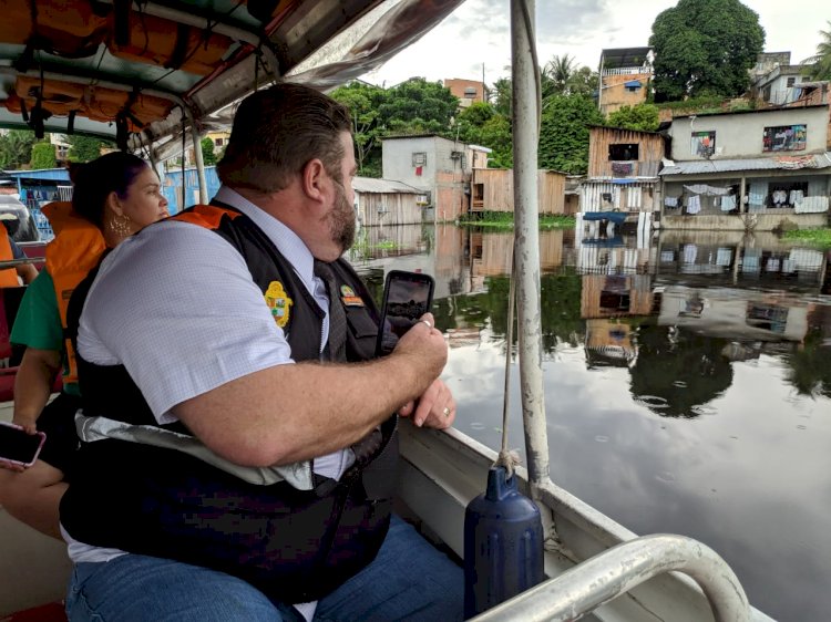 William Alemão mostra os efeitos da cheia em plena orla de Manaus