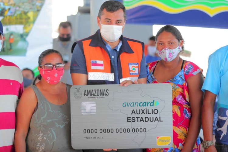 Governador Wilson Lima leva Auxílio Estadual Enchente para população de Careiro da Várzea