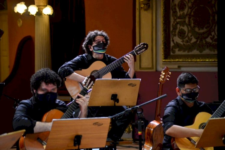 Orquestra de Violões do Amazonas apresenta “Clássicos ao Violão” em live no Teatro Amazonas
