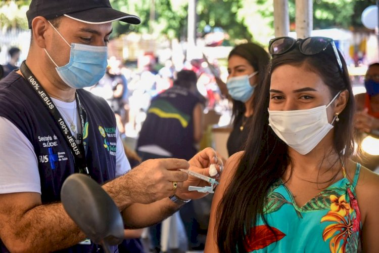 Wilson Lima anuncia chegada de mais 63.250 doses de vacinas contra Covid-19 e ressalta que 52.500 são para Manaus