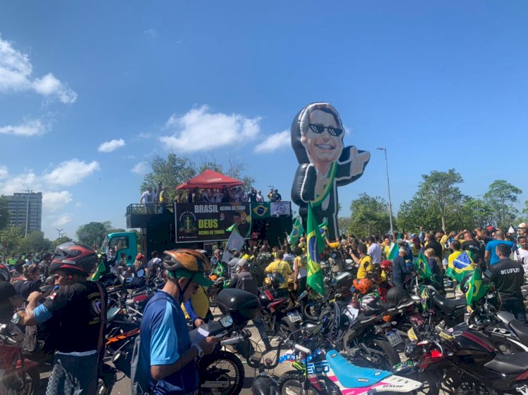Bolsonaristas fazem 'motociata' em Manaus neste sábado (17)