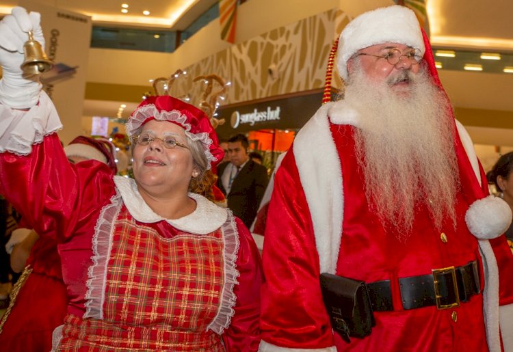 Parada natalina com presença do Papai Noel marca abertura do Natal no Manauara Shopping
