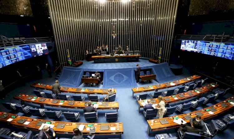 Senado aprova PEC da renda básica garantida pela Constituição