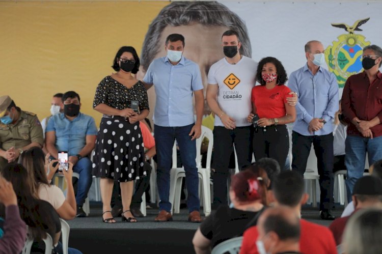 Governador Wilson Lima entrega primeiras carteiras do projeto CNH social