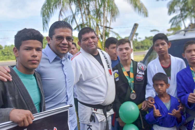 Deputado João Luiz participa de ações, inauguração de Prato Cheio e visita obras no município de Maués