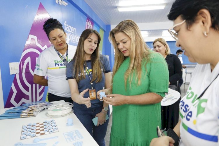 Governo do Amazonas entrega laboratório de robótica para escola de tempo integral de Manaus