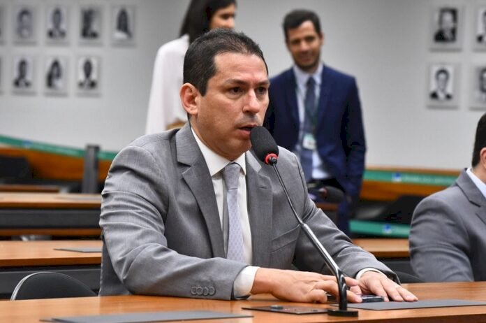 ‘Pior ministro da história’, diz Marcelo Ramos para Paulo Guedes