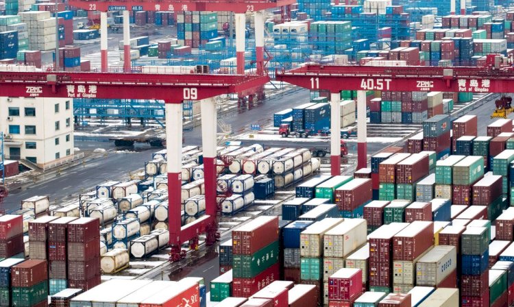Exportações na China ganham velocidade, mas riscos globais preocupam