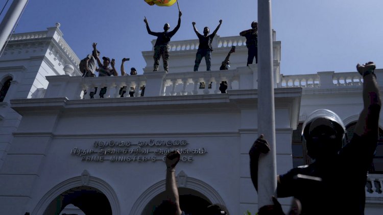 Sri Lanka declara estado de emergência após fuga de presidente