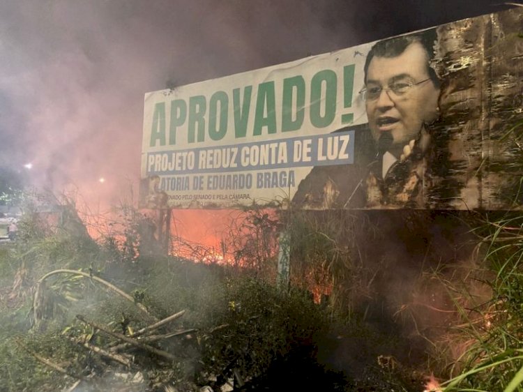 Outdoor de Braga é incendiado em Manaus